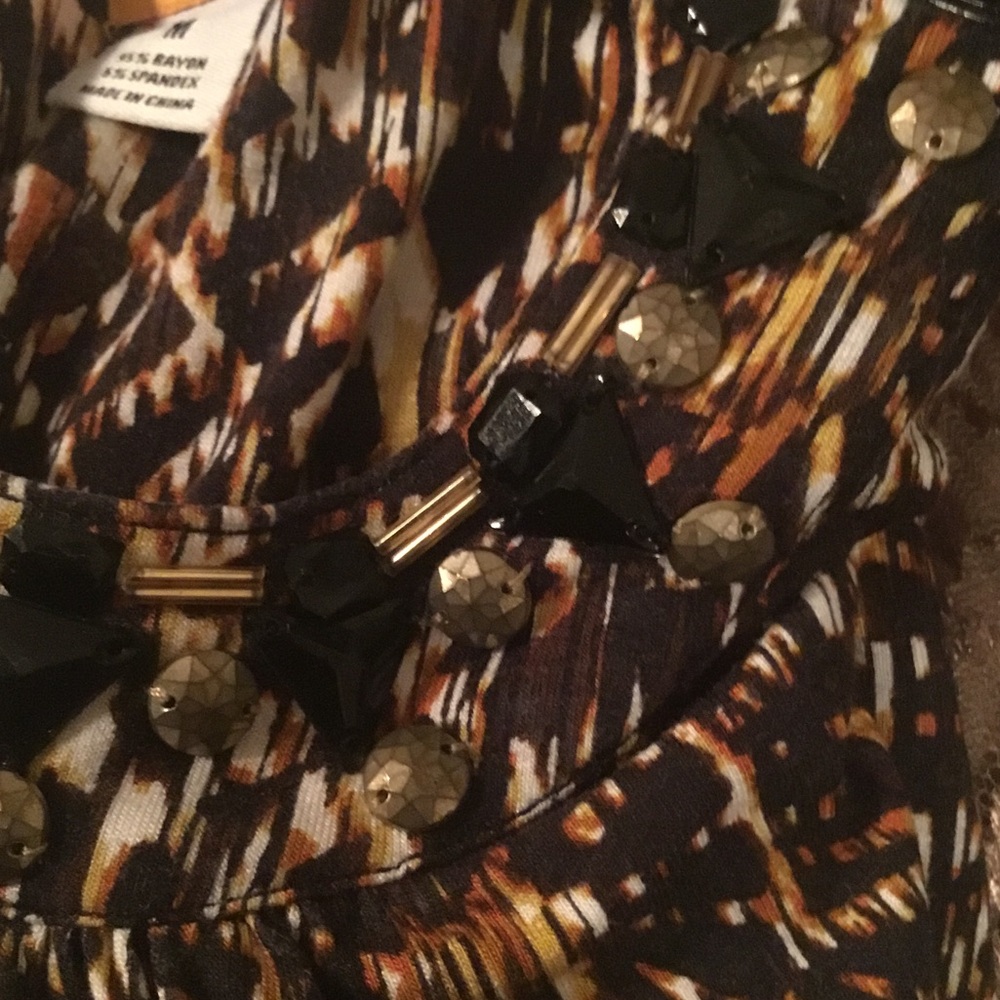 Patterned Women's Top - Picture 4 of 4